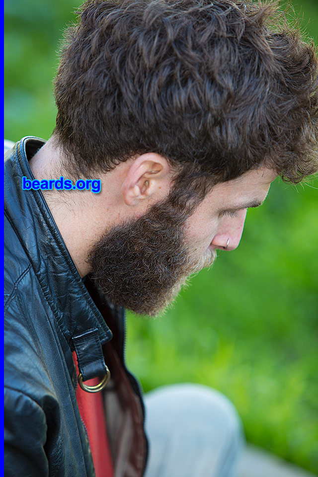 Nate
[b]Go to [url=http://www.beards.org/beard050.php]Nate's beard feature[/url][/b].
Keywords: full_beard b050.001