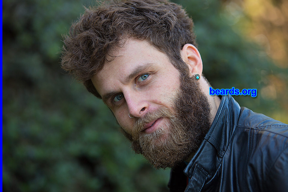 Nate
[b]Go to [url=http://www.beards.org/beard050.php]Nate's beard feature[/url][/b].
Keywords: full_beard b050.001