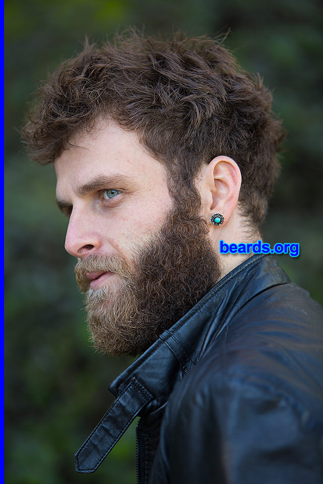 Nate
[b]Go to [url=http://www.beards.org/beard050.php]Nate's beard feature[/url][/b].
Keywords: full_beard b050.001