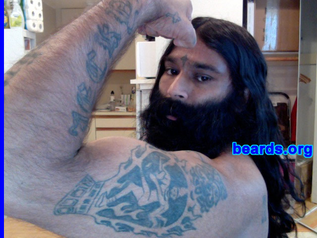 Sylvester
[b]Go to [url=http://www.beards.org/beard05.php]Sylvester's beard feature[/url][/b].
Keywords: full_beard