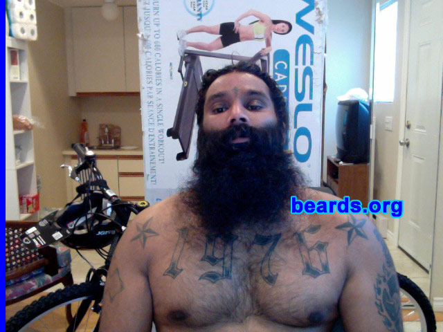 Sylvester
[b]Go to [url=http://www.beards.org/beard05.php]Sylvester's beard feature[/url][/b].
Keywords: full_beard