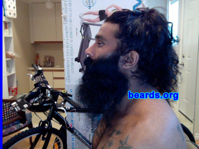 Sylvester
[b]Go to [url=http://www.beards.org/beard05.php]Sylvester's beard feature[/url][/b].
Keywords: full_beard