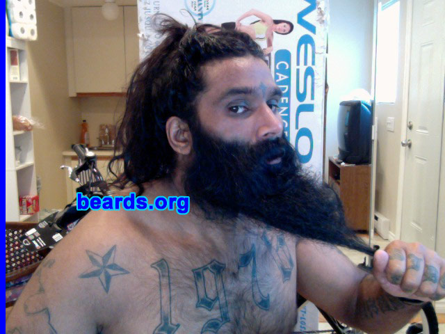 Sylvester
[b]Go to [url=http://www.beards.org/beard05.php]Sylvester's beard feature[/url][/b].
Keywords: full_beard