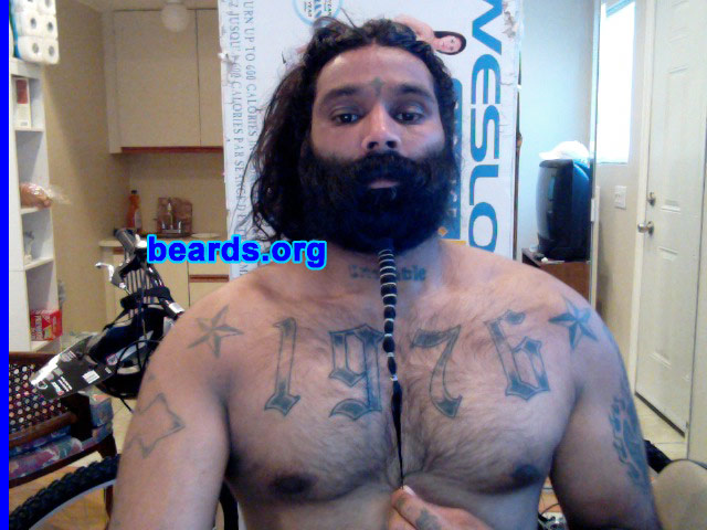 Sylvester
[b]Go to [url=http://www.beards.org/beard05.php]Sylvester's beard feature[/url][/b].
Keywords: full_beard