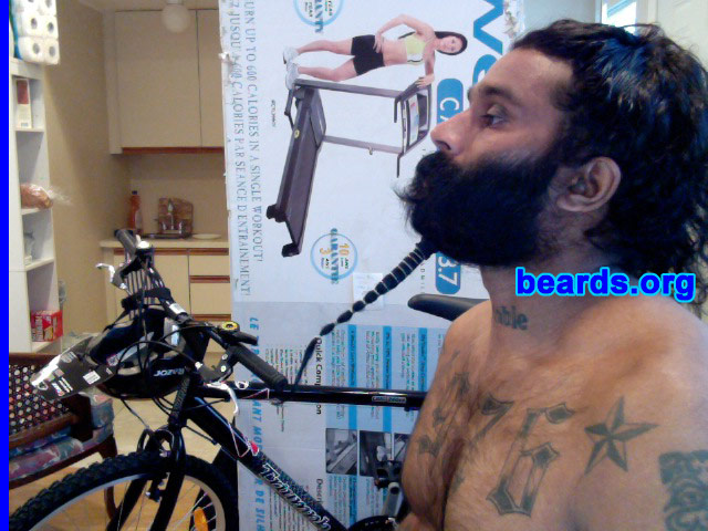 Sylvester
[b]Go to [url=http://www.beards.org/beard05.php]Sylvester's beard feature[/url][/b].
Keywords: full_beard