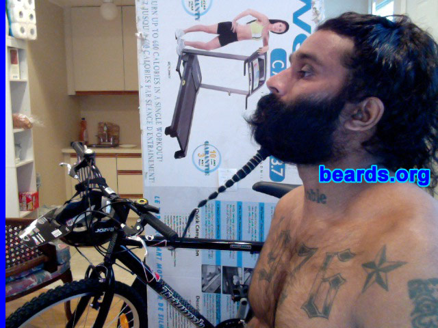 Sylvester
[b]Go to [url=http://www.beards.org/beard05.php]Sylvester's beard feature[/url][/b].
Keywords: full_beard