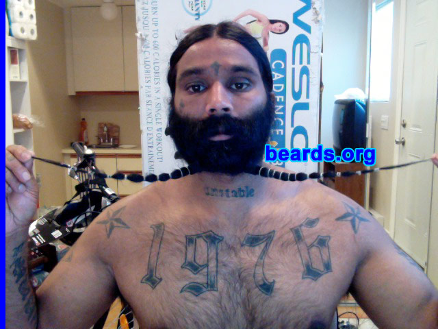 Sylvester
[b]Go to [url=http://www.beards.org/beard05.php]Sylvester's beard feature[/url][/b].
Keywords: full_beard