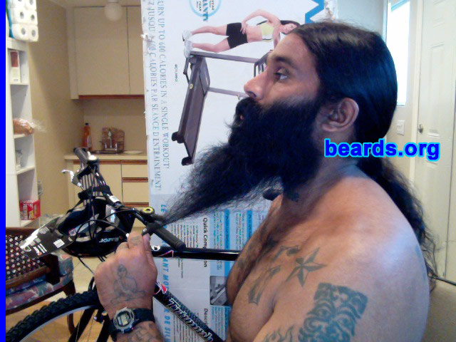 Sylvester
[b]Go to [url=http://www.beards.org/beard05.php]Sylvester's beard feature[/url][/b].
Keywords: full_beard