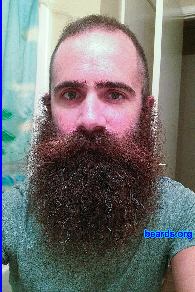 Timothy
[b]Go to [url=http://www.beards.org/beard051.php]Timothy's beard feature[/url][/b].
Keywords: full_beard