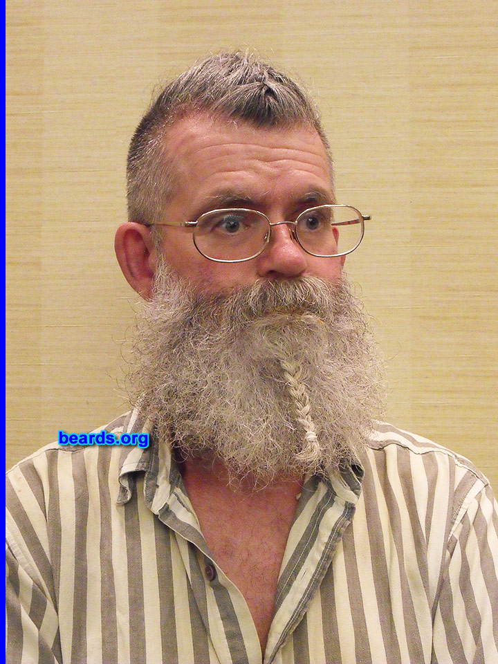 Barry
[b]Go to [url=http://www.beards.org/beard052.php]Barry's beard feature[/url][/b].
Keywords: b052.001 full_beard