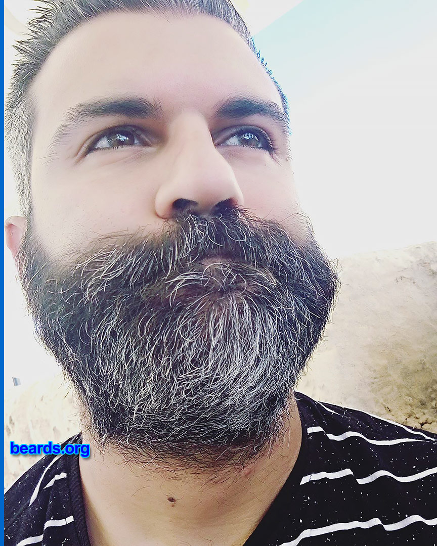 Jimmy
[b]Go to [url=https://www.beards.org/beard053.php]Jimmy's beard feature[/url][/b].
Keywords: b053.001 full_beard