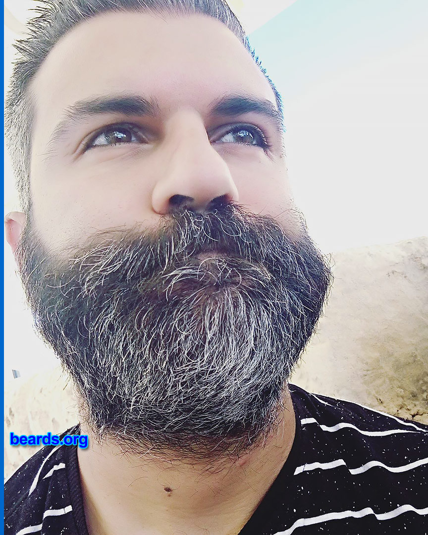 Jimmy
[b]Go to [url=https://www.beards.org/beard053.php]Jimmy's beard feature[/url][/b].
Keywords: b053.001 full_beard