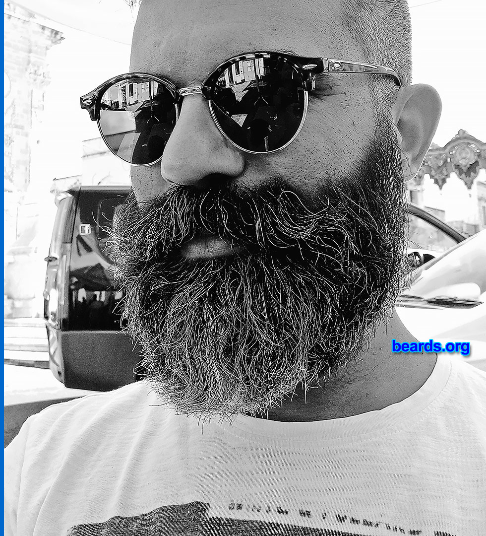 Jimmy
[b]Go to [url=https://www.beards.org/beard053.php]Jimmy's beard feature[/url][/b].
Keywords: b053.001 full_beard