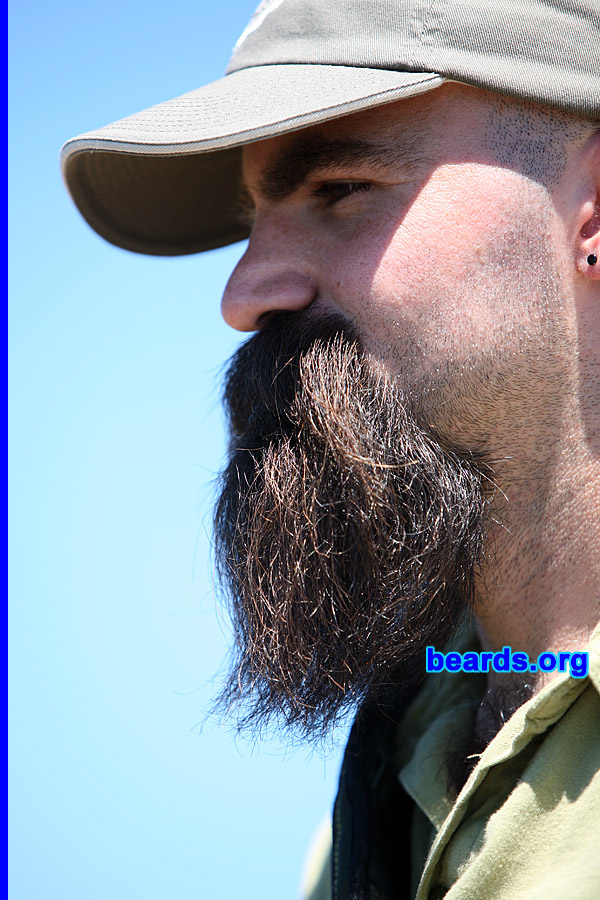 Salvatore
[b]Go to [url=http://www.beards.org/beard04.php]Salvatore: the goatee supremacy[/url][/b].
Keywords: goatee_mustache b4.20070816.01