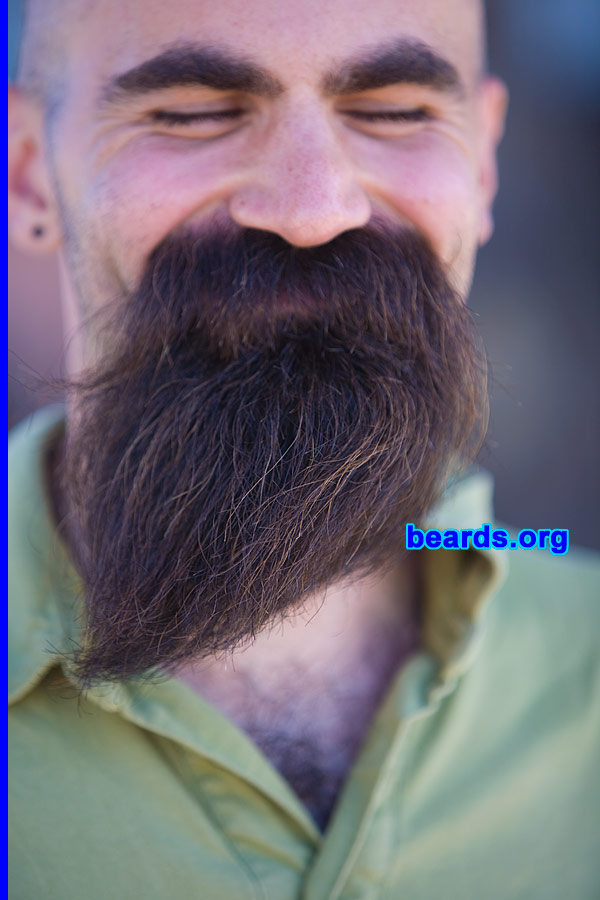 Salvatore
[b]Go to [url=http://www.beards.org/beard04.php]Salvatore: the goatee supremacy[/url][/b].
Keywords: b4.20070816.02 goatee_mustache