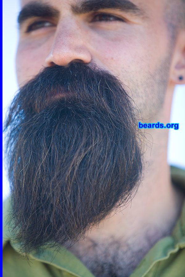 Salvatore
[b]Go to [url=http://www.beards.org/beard04.php]Salvatore: the goatee supremacy[/url][/b].
Keywords: b4.20070816.02 goatee_mustache