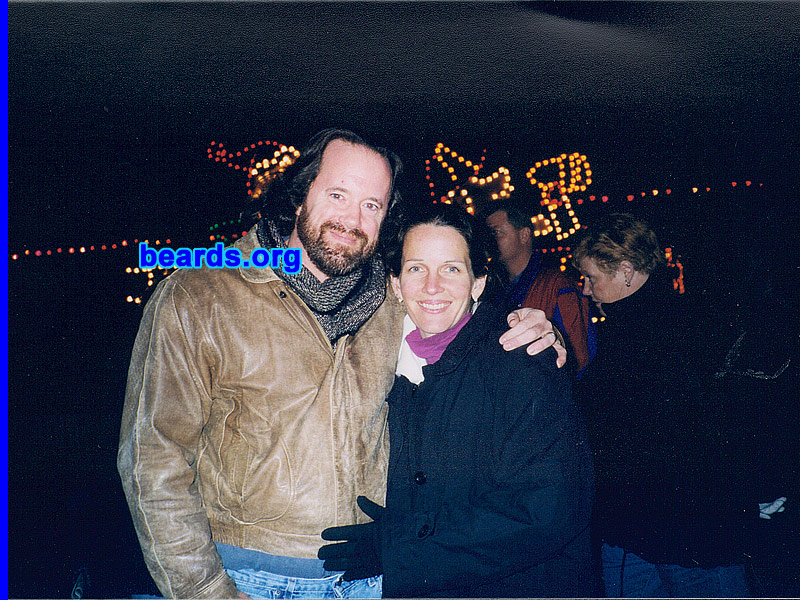 Bob
1998: With my wife at Christmastime.

[b]Go to [url=http://www.beards.org/beard033.php]Bob's beard feature[/url][/b].
Keywords: full_beard