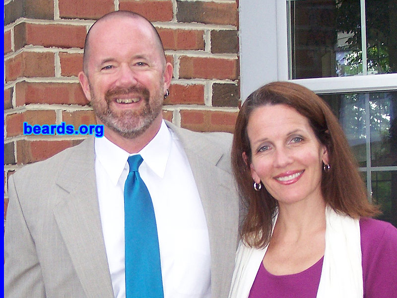 Bob
May 2010: with my wife at my daughterâ€™s graduation.

[b]Go to [url=http://www.beards.org/beard033.php]Bob's beard feature[/url][/b].
Keywords: full_beard