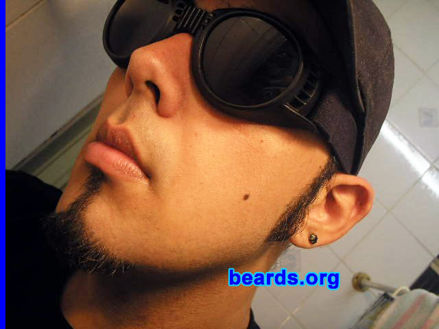 Estefan Fernandes
Bearded since: 2004.  I am an occasional or seasonal beard grower.

Keywords: goatee_only