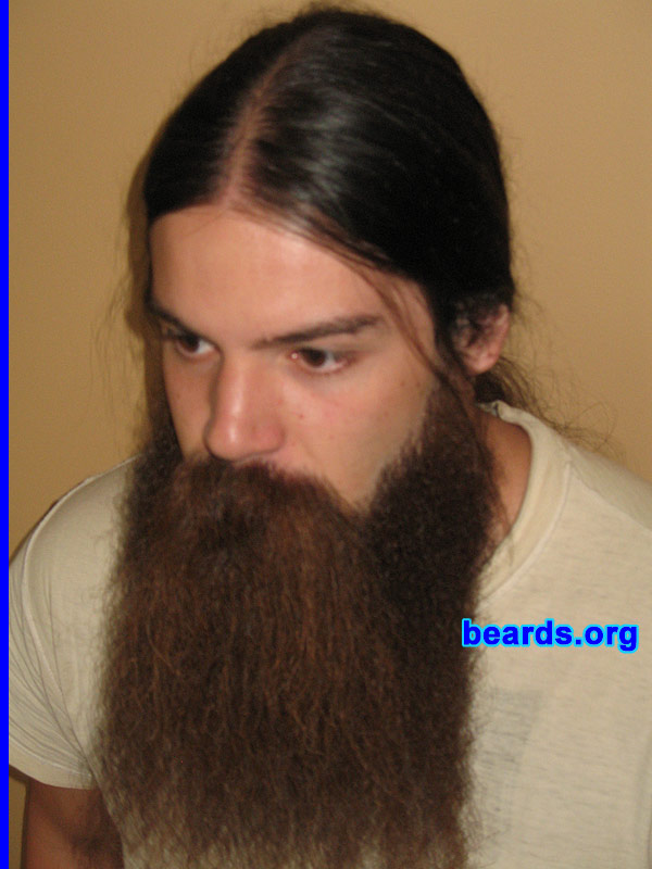 Burke
[b]Go to [url=http://www.beards.org/beard012.php]Burke's beard feature[/url][/b].
Keywords: full_beard