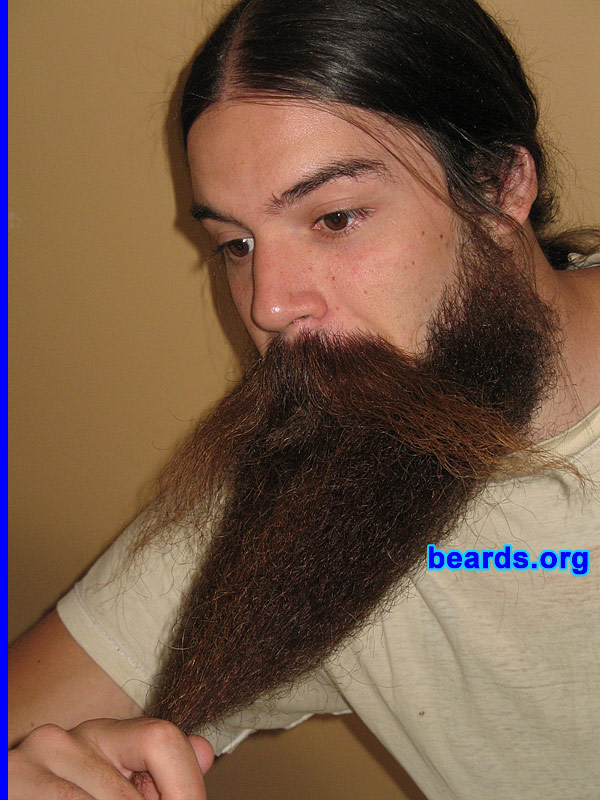 Burke
[b]Go to [url=http://www.beards.org/beard012.php]Burke's beard feature[/url][/b].
Keywords: full_beard