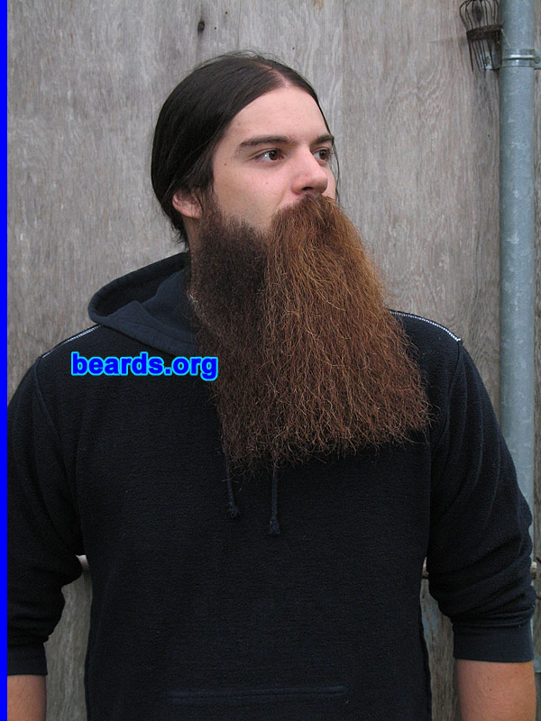 Burke
[b]Go to [url=http://www.beards.org/beard012.php]Burke's beard feature[/url][/b].
Keywords: full_beard