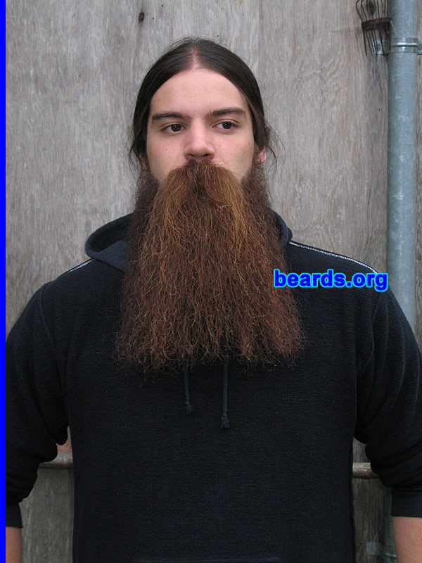 Burke
[b]Go to [url=http://www.beards.org/beard012.php]Burke's beard feature[/url][/b].
Keywords: full_beard