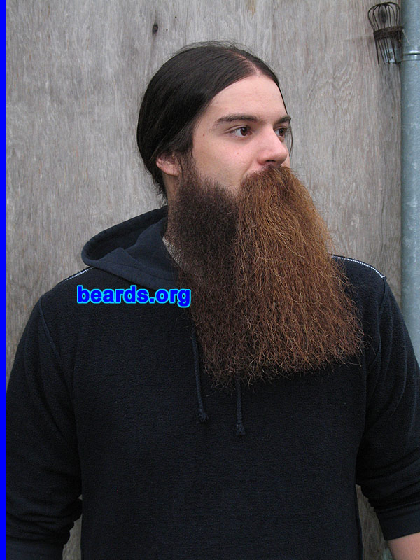 Burke
[b]Go to [url=http://www.beards.org/beard012.php]Burke's beard feature[/url][/b].
Keywords: full_beard