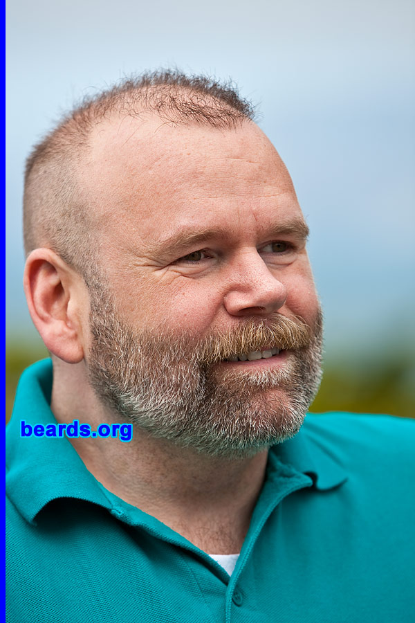 Dale
Keywords: documentary  dale001.doc  full_beard