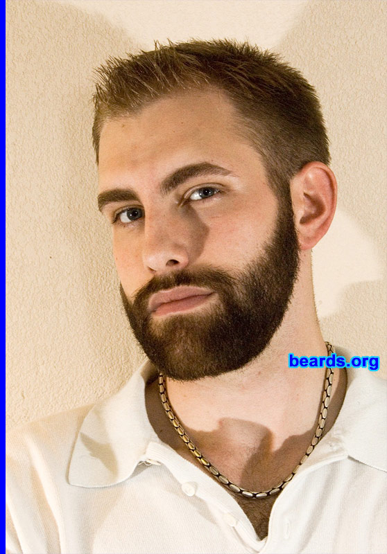 Garrett
[b]Go to [url=http://www.beards.org/beard06.php]Garrett's beard feature[/url][/b].
Keywords: full_beard