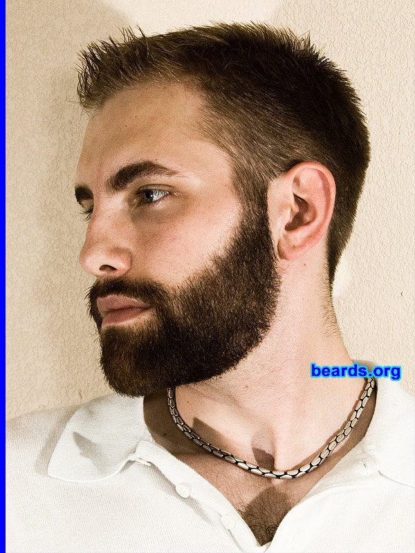 Garrett
[b]Go to [url=http://www.beards.org/beard06.php]Garrett's beard feature[/url][/b].
Keywords: full_beard