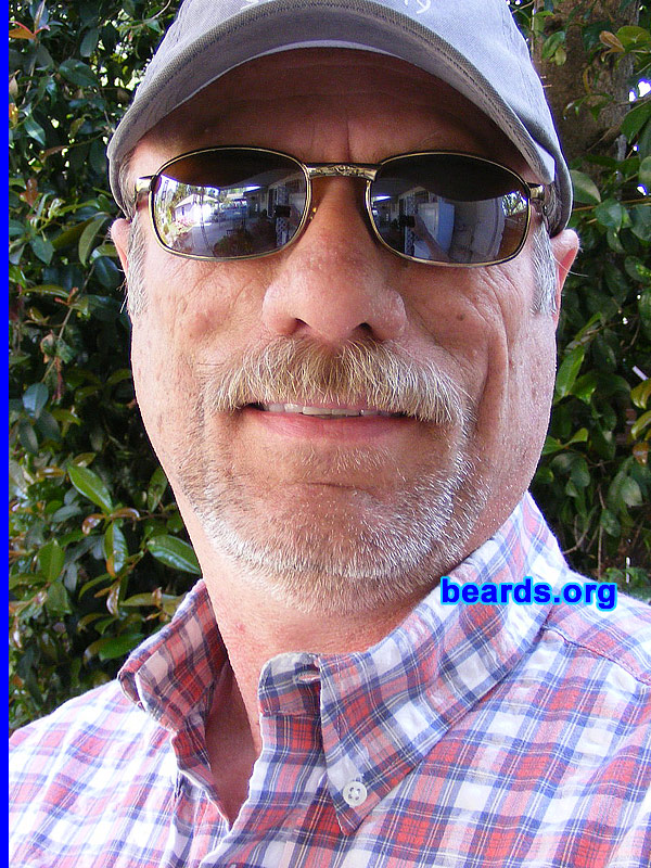 Glenn
[b]Go to [url=http://www.beards.org/success_glenn.php]Glenn's success story[/url][/b].
Keywords: stubble goatee_mustache