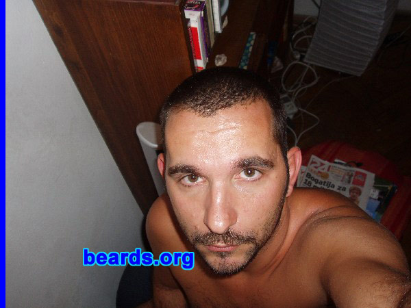 Neno
Bearded since: 2009.  I am an occasional or seasonal beard grower.
Keywords: stubble full_beard