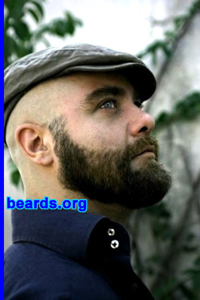 Roberto D. C.
Bearded since: 2003.  I am a dedicated, permanent beard grower.

Comments:
I grew my beard because I like the feel and the look.

How do I feel about my beard?  I like very much my fur! :-)
Keywords: full_beard