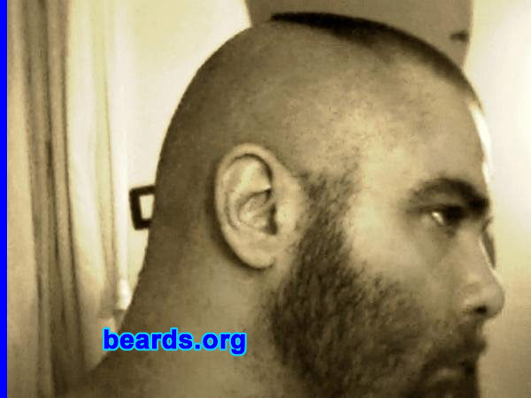 Roberto D. C.
Bearded since: 2003.  I am a dedicated, permanent beard grower.

Comments:
I grew my beard because I like the feel and the look.

How do I feel about my beard?  I like very much my fur! :-)
Keywords: full_beard