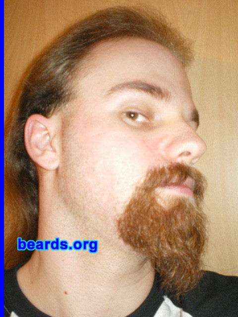 Michael
2010 new full beard: day 1

[b]Go to [url=http://www.beards.org/michael.php]Michael's success story[/url][/b].
Keywords: michael20052010 goatee_mustache stubble