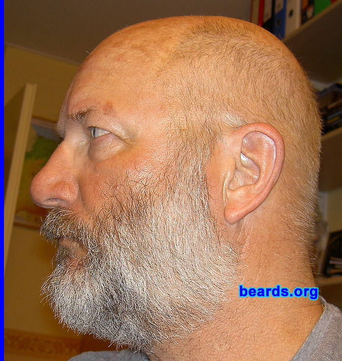 Rob v. Z.
Bearded since: 2011. I am an experimental beard grower.
Keywords: full_beard