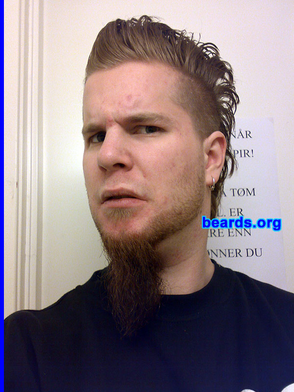 Carl
Bearded since: 2002.  I am a dedicated, permanent beard grower.

Comments:
I grew my beard because I think it's cool!

How do I feel about my beard?  Love it!
Keywords: chin_curtain