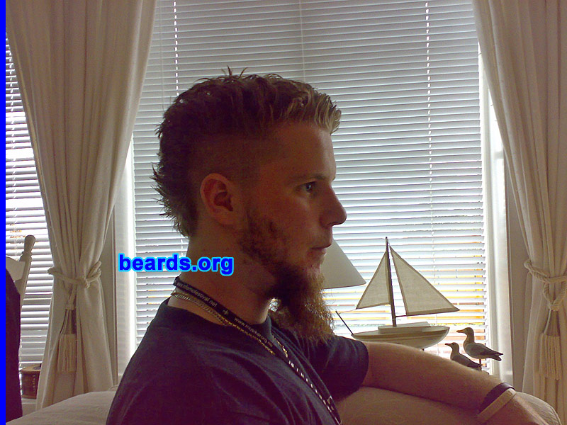 Carl
Bearded since: 2002.  I am a dedicated, permanent beard grower.

Comments:
I grew my beard because I think it's cool!

How do I feel about my beard?  Love it!
Keywords: chin_curtain