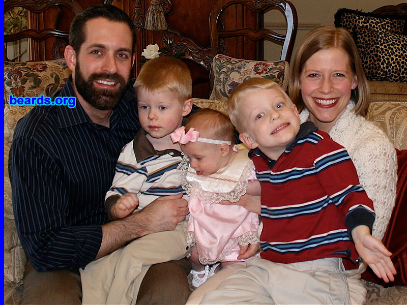 Patrick
An awesome family portrait on Patrick's beard growth progress: Day 43.

[b]Go to [url=http://www.beards.org/patrick.php]Patrick's success story[/url][/b].
Keywords: patrick full_beard