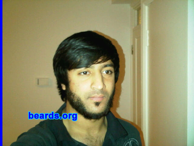 Umar
Bearded since: 2010. I am an occasional or seasonal beard grower.
Keywords: soul_patch chin_curtain