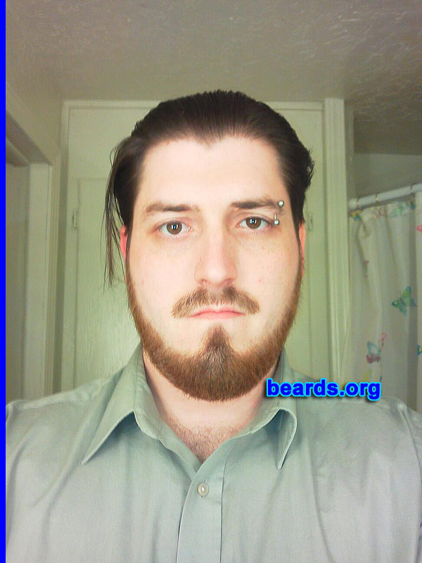 Chris
Bearded since: 2012. I am an experimental beard grower.
Keywords: chin_curtain